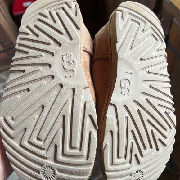 Youth UGGS  Micro size 4 - Picture 4 of 4